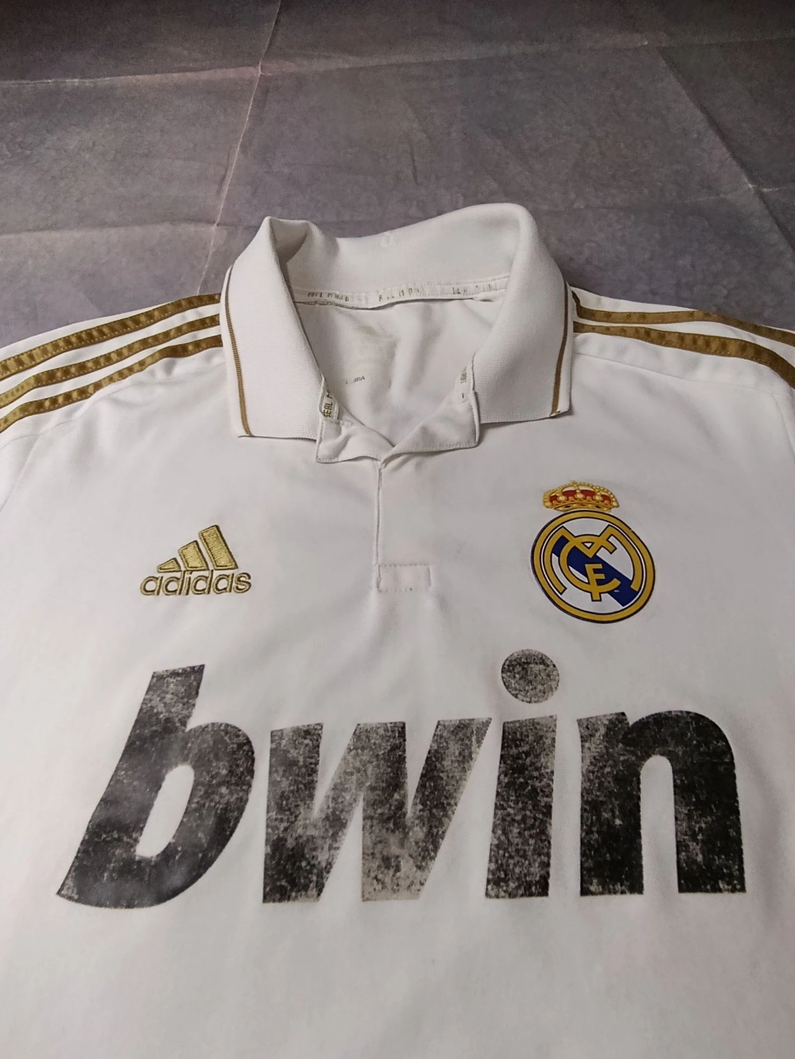 Real Madrid 2011/12 Home Shirt Adidas ClimaCool White Gold Bwin Vintage Size M – photo 2